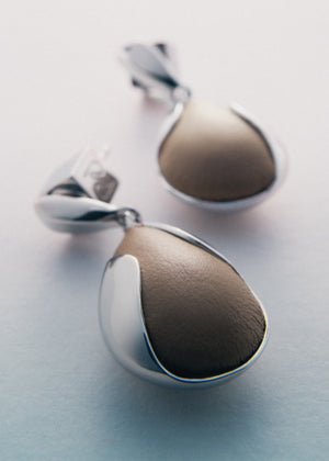 Polène Ormé Earrings - Silver in rhodium with Taupe Leather - view 2