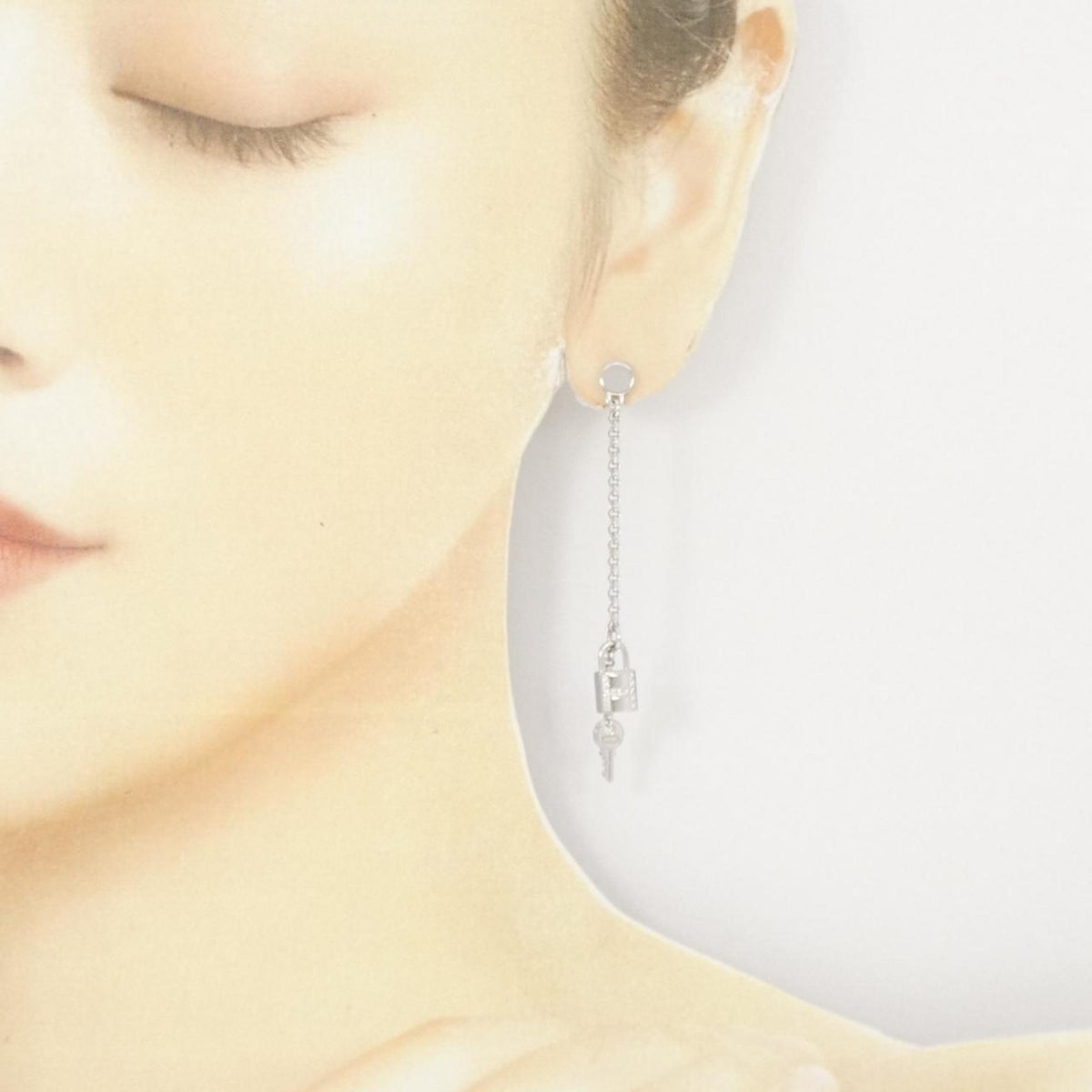 Kelly Earrings 18K White Gold with Diamond 18K White Gold