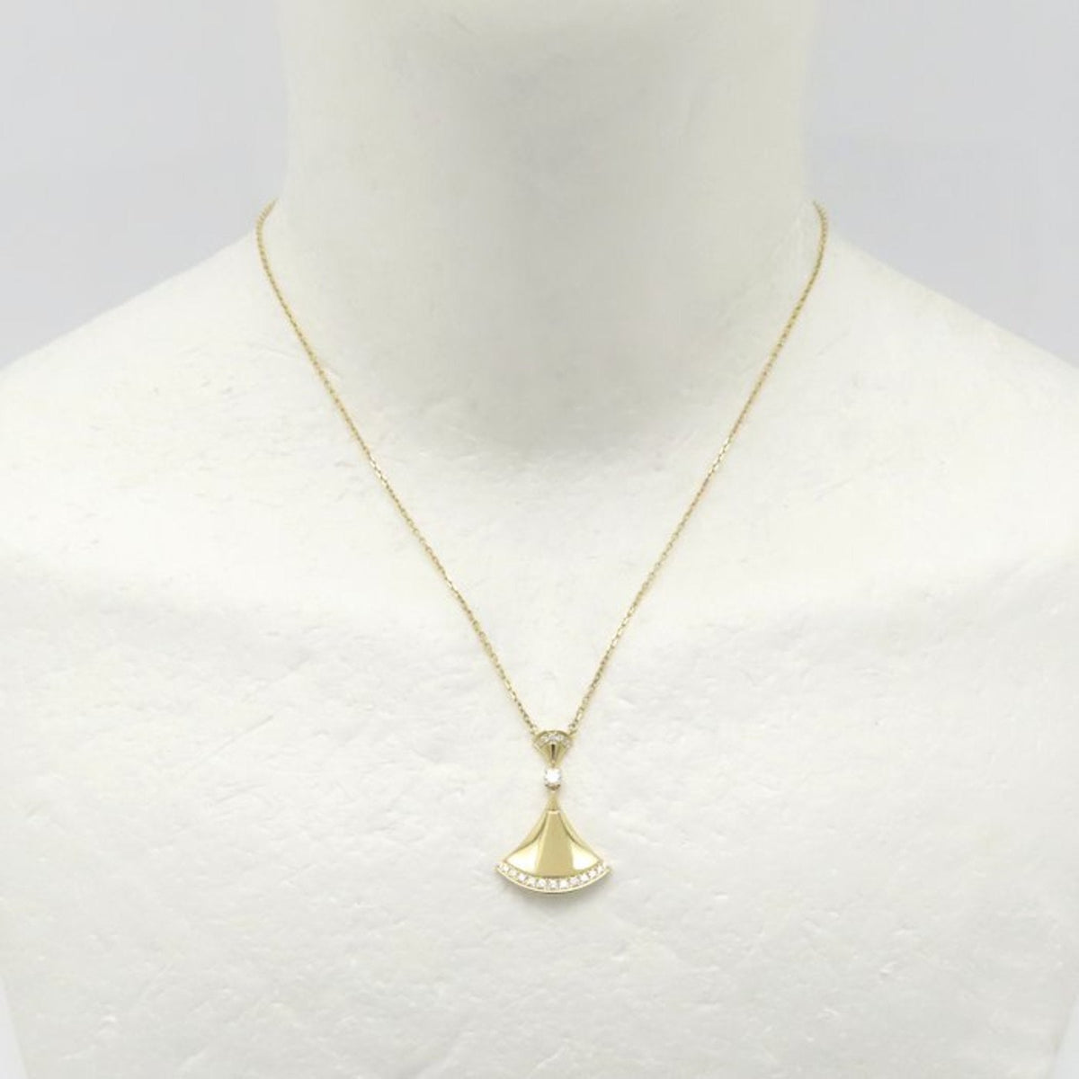 Diva Dream Pendant Necklace 18K Yellow Gold with Diamond