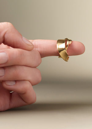 Polène Éole Curled Ring - Gold in 24-carat gold gilding - view 3