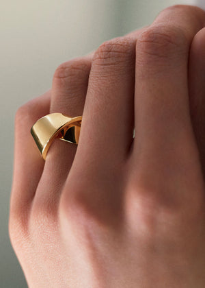 Polène Éole Curled Ring - Gold in 24-carat gold gilding - view 4