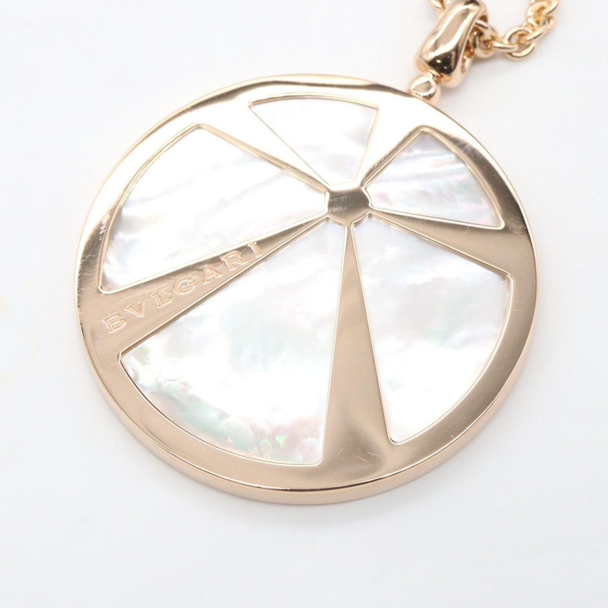 Pendant Necklace 18K Rose Gold with Diamond and Mother of Pearl