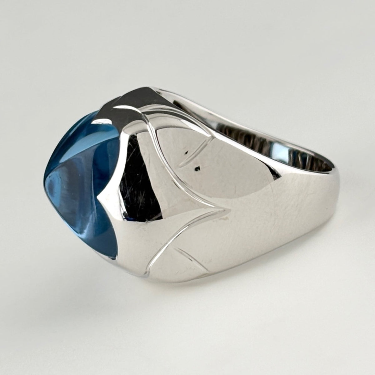 Pyramide Ring With Topaz