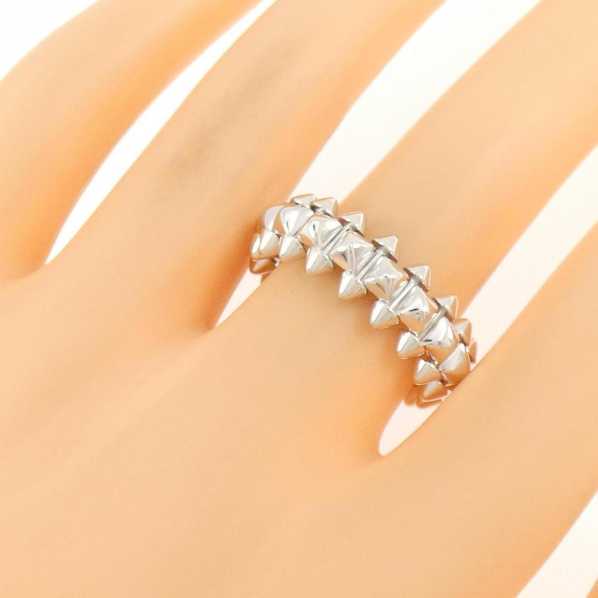 Cartier Clash Ring 18K White Gold Medium – view 4